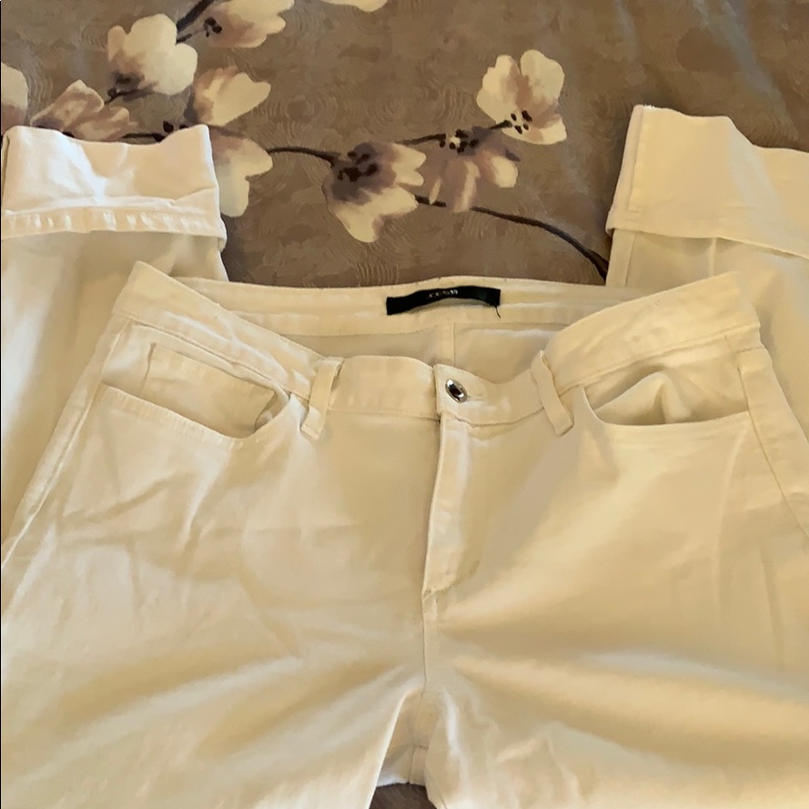Joes Jeans White Cuffed Capri Jeans Size 32